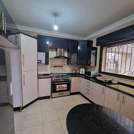 Deir Ghbar 3 Rooms Apart Amman Bagian luar foto