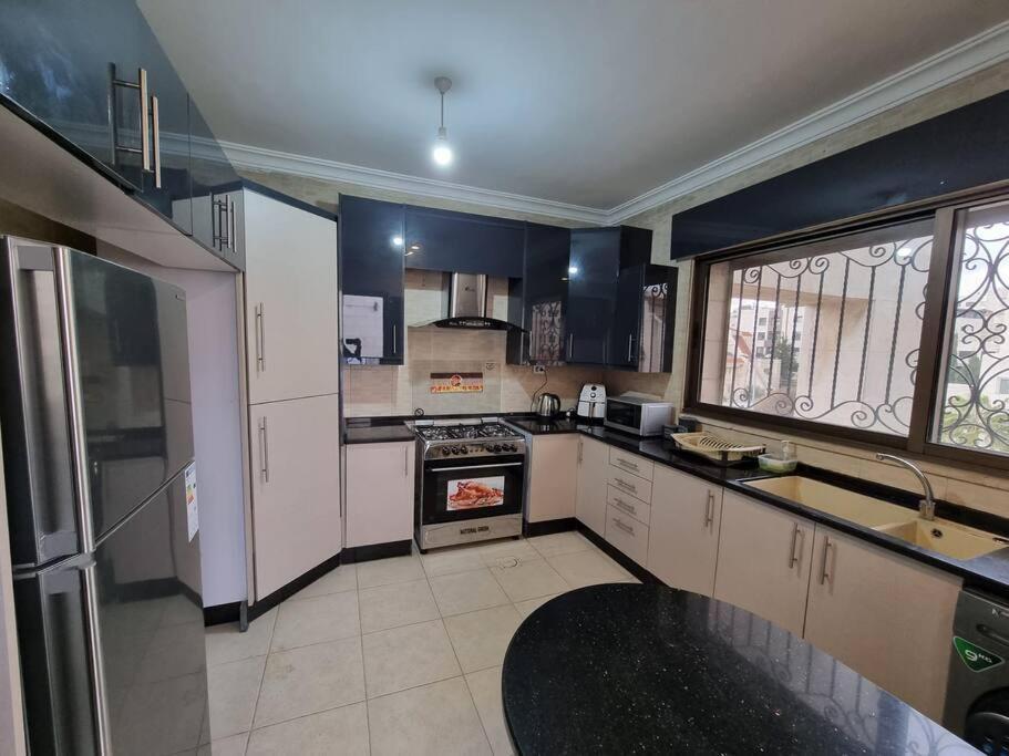 Deir Ghbar 3 Rooms Apart Amman Bagian luar foto