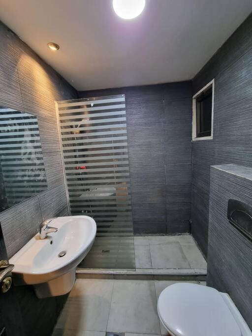 Deir Ghbar 3 Rooms Apart Amman Bagian luar foto