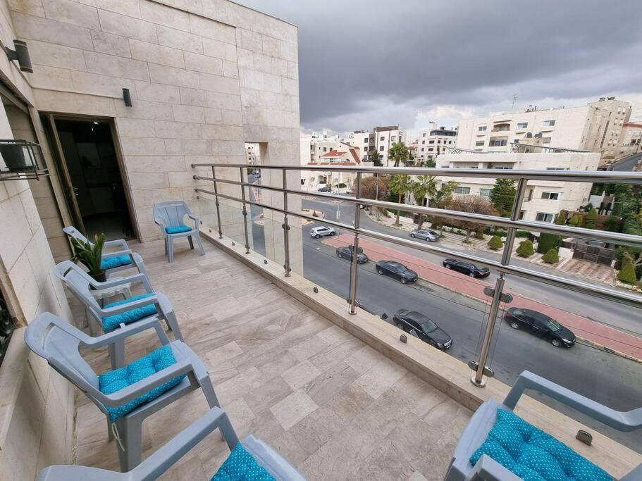 Deir Ghbar 3 Rooms Apart Amman Bagian luar foto