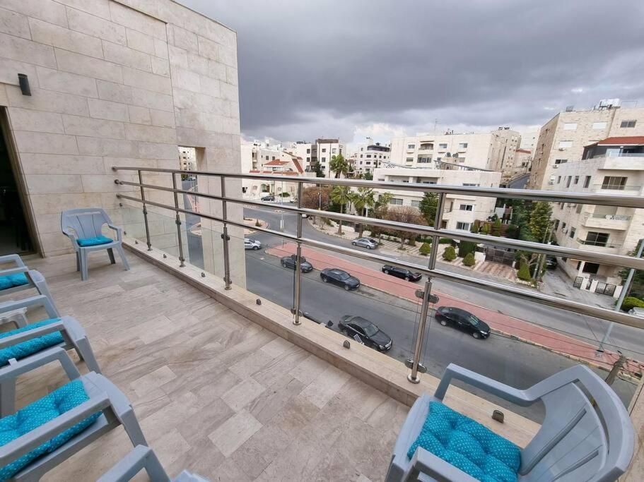 Deir Ghbar 3 Rooms Apart Amman Bagian luar foto